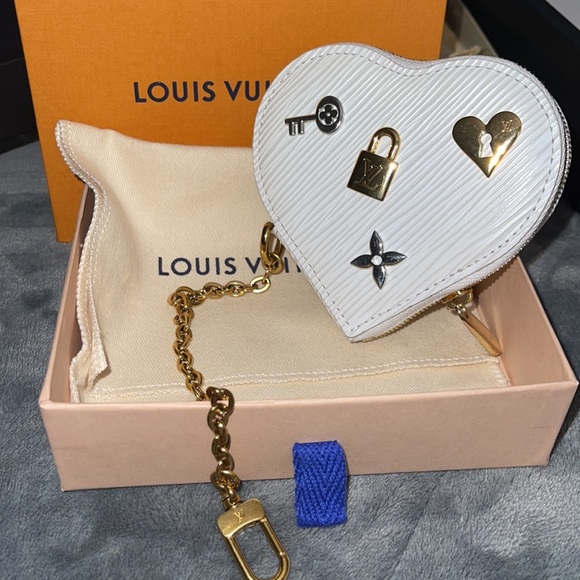 Louis Vuitton Heart Coin Purse with White Epi Leather brand new - Picture 8 of 14